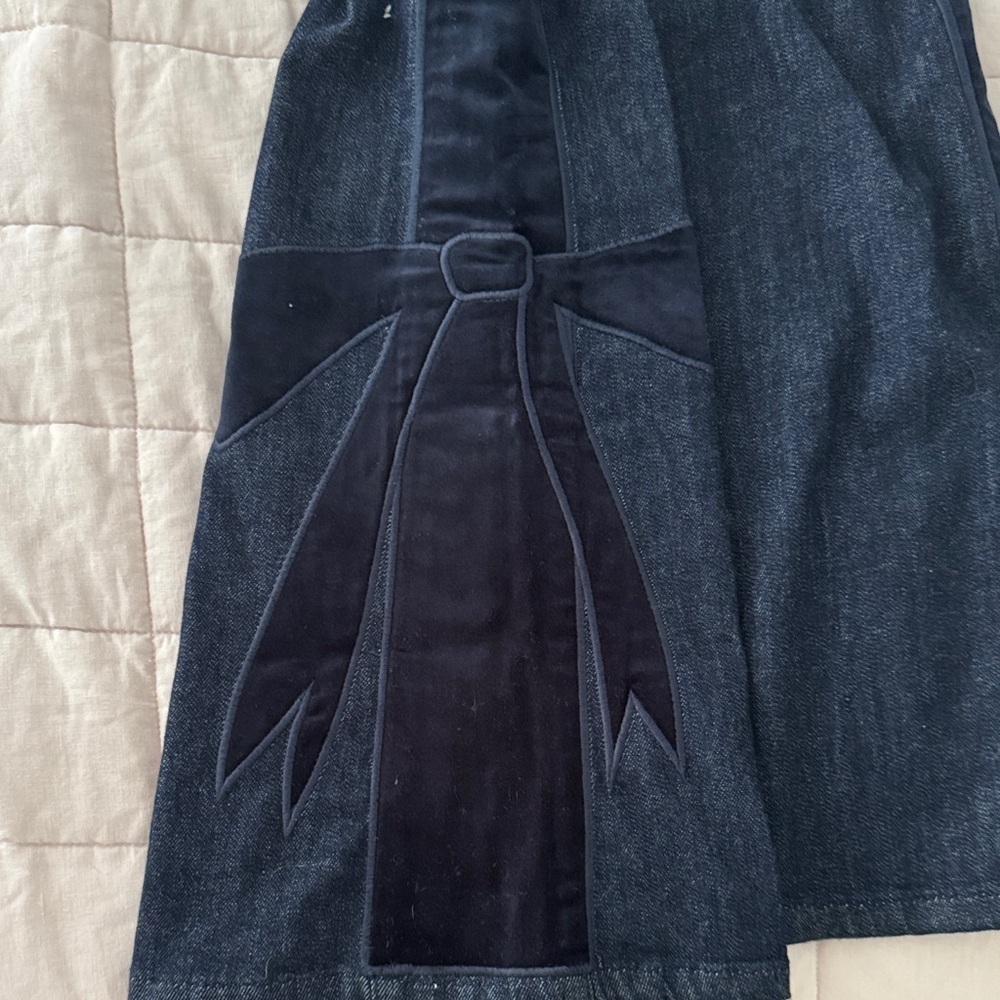 Anthropologie Dark Denim Wide Leg Statement Pants with Velvet Bow Detail Size 29 - Picture 4 of 8